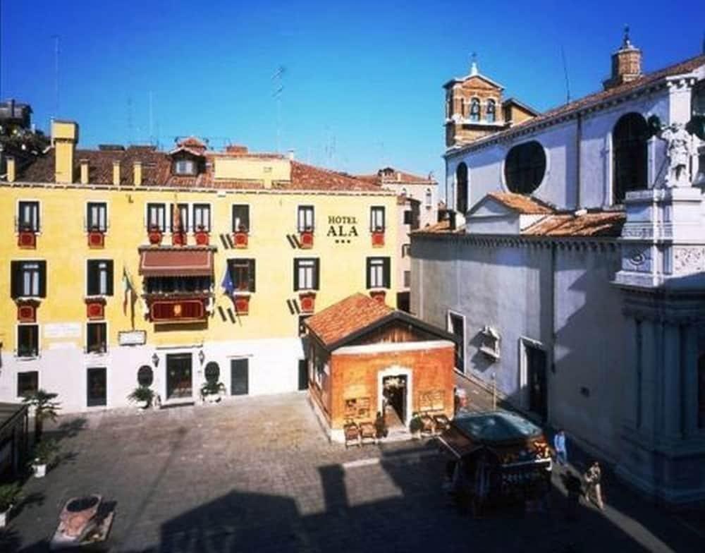 UNA HOTELS Ala Venezia - Adults +16 photo 4