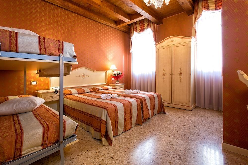 HOTEL CONTERIE photo 2