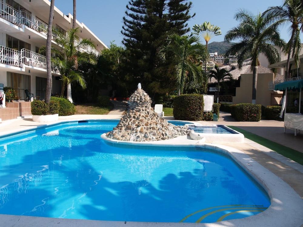 El Tropicano photo 2