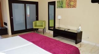 Topázio Vibe Beach Hotel & Apartments photo 2