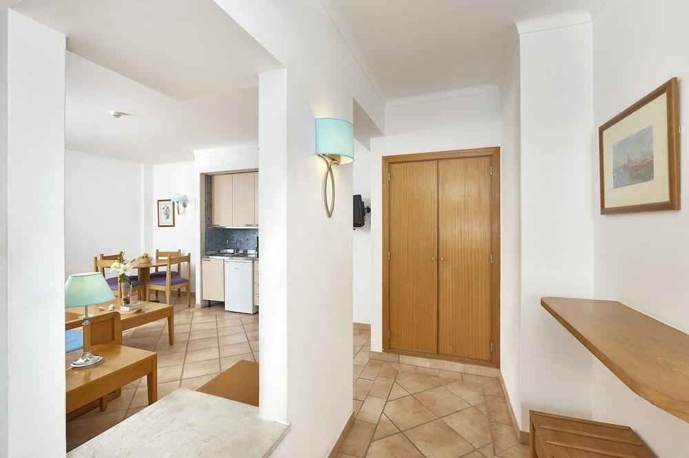 Oceanus Aparthotel photo 4