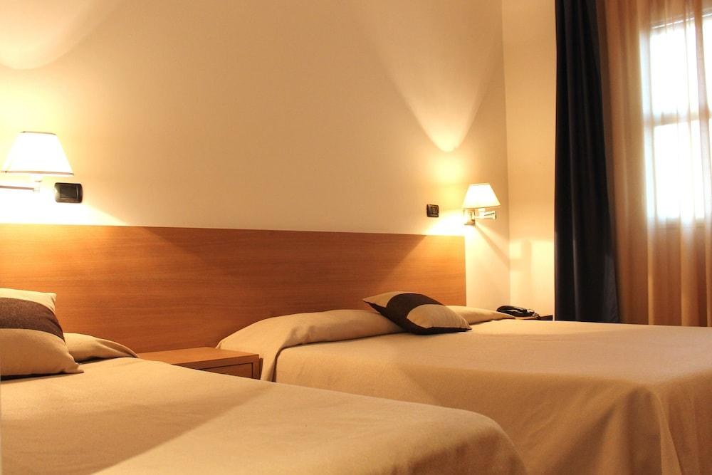 Majesty Hotel photo 4