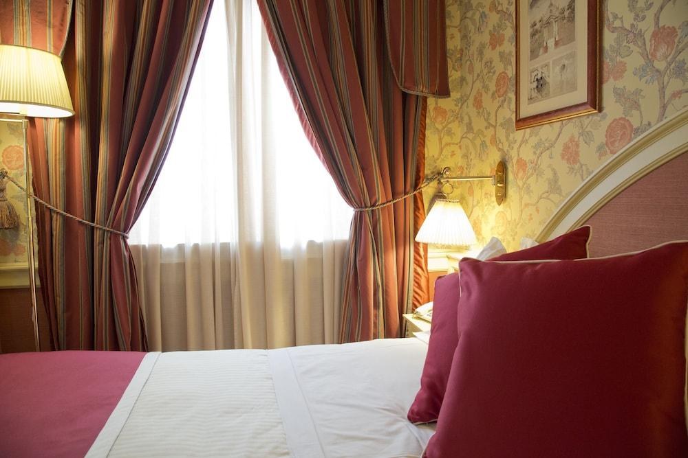 IH HOTEL MILANO REGENCY photo 2