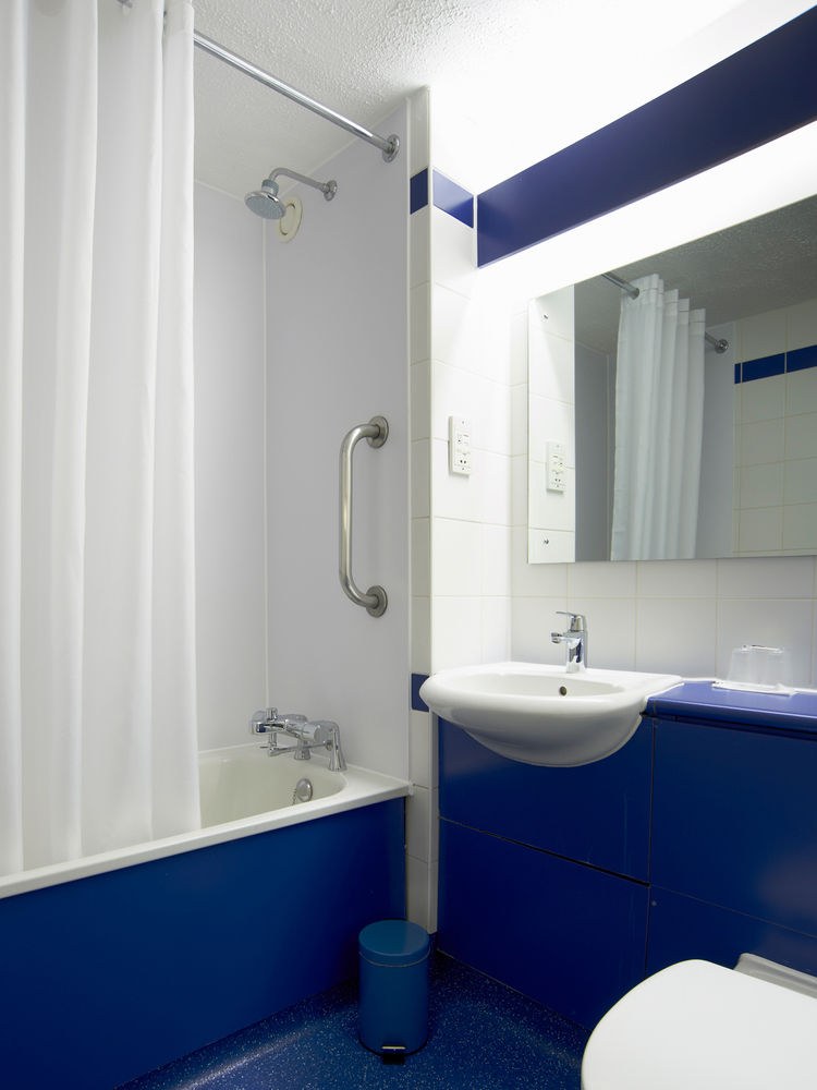 TRAVELODGE BIRMINGHAM CENTRAL BROADWAY PLAZA HOTEL photo 1