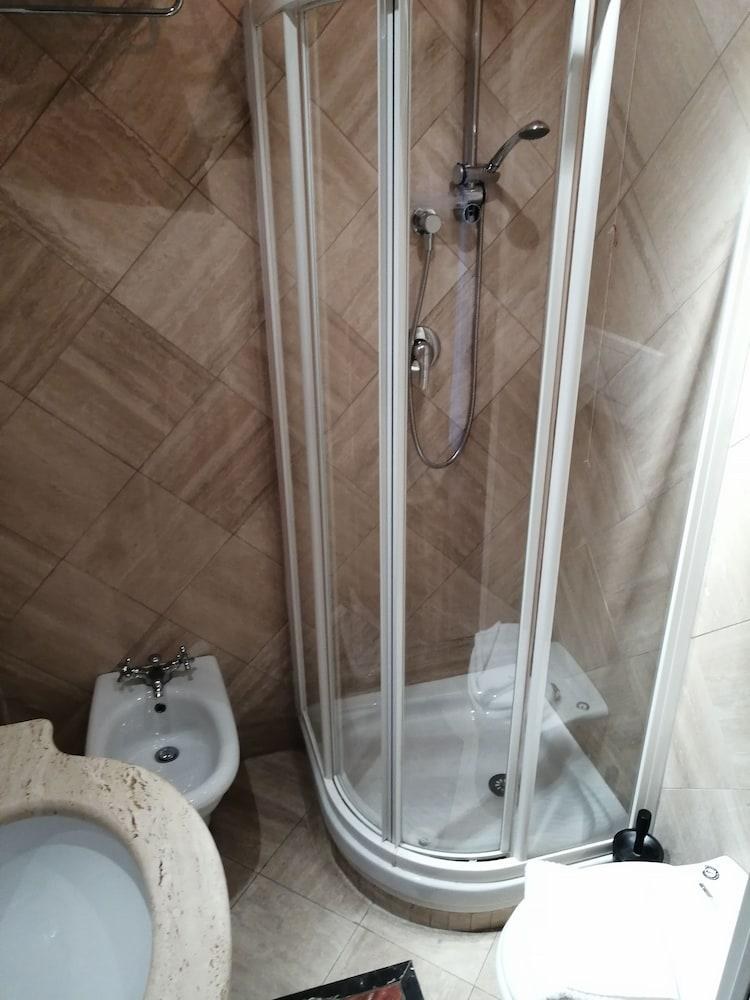 COLOSSEO STUDIO SUITES photo 3
