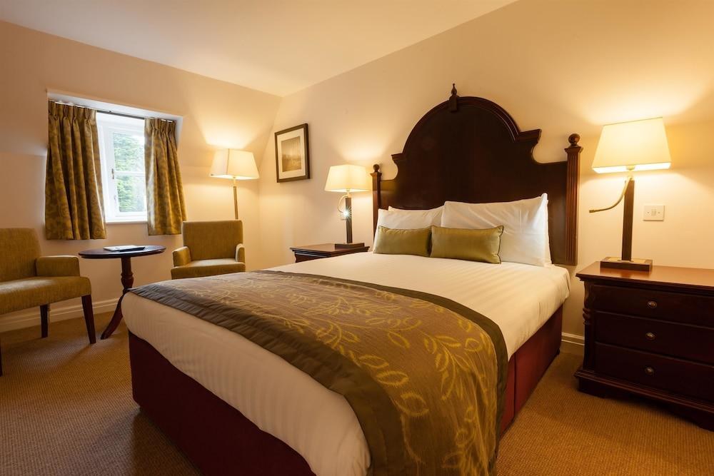 TORTWORTH COURT FOUR PILLARS HOTEL photo 3