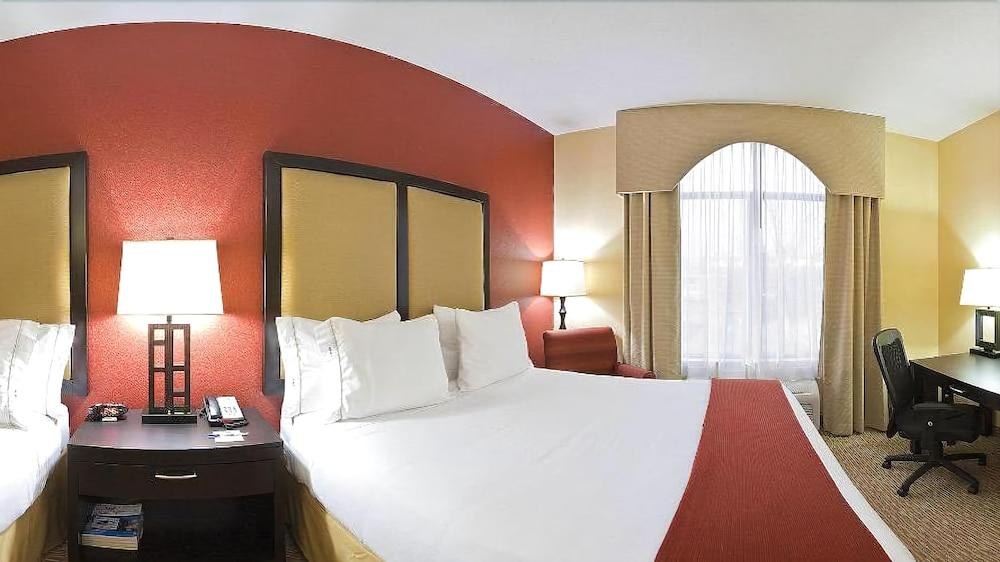 HOLIDAY INN EXPRESS & SUITES OPRYLAND photo 3