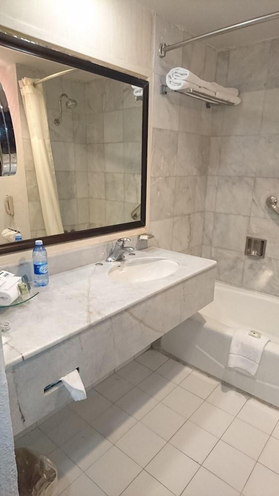 QUALITY INN & SUITES EUROTEL photo 4