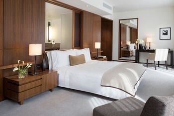 THE LANGHAM FIFTH AVENUE