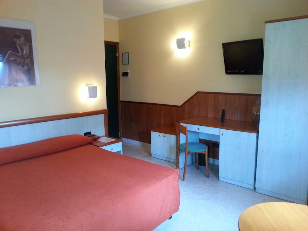 HOTEL LAURENCE photo 2