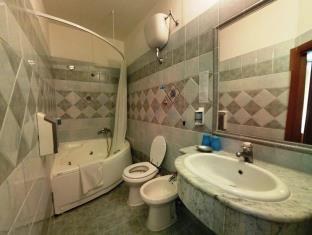 CAMBRIDGE HOTEL photo 3