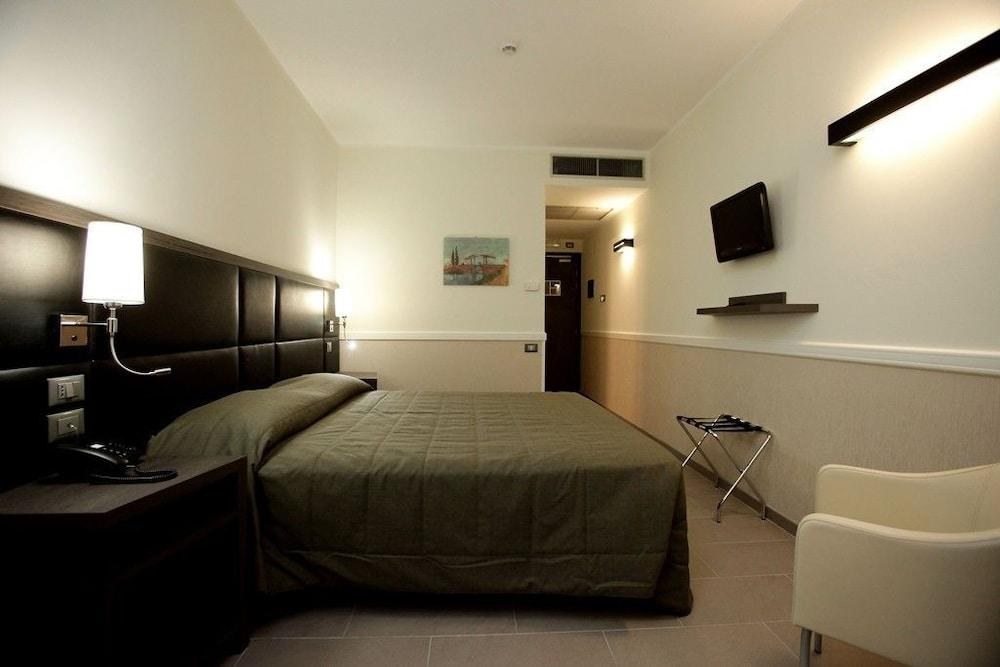 ARTIS HOTEL photo 3