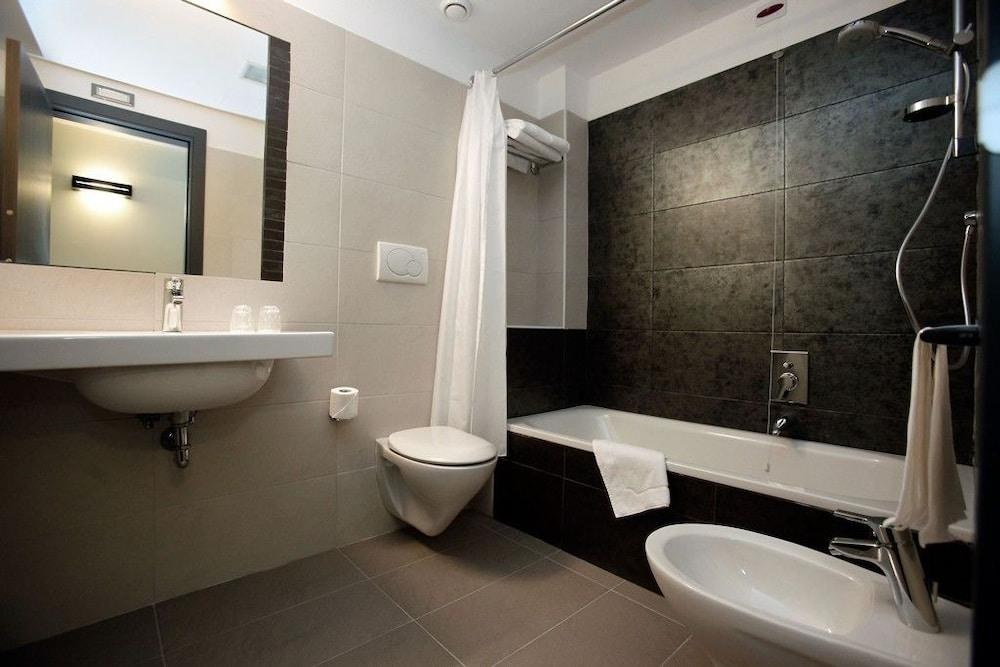ARTIS HOTEL photo 4