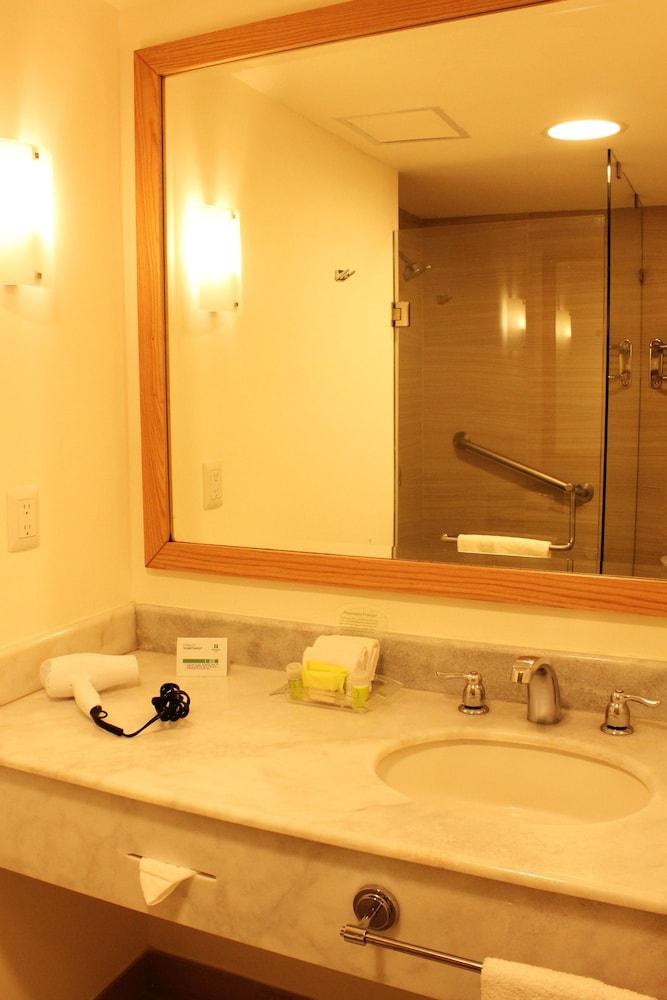 Holiday Inn Hotel & Suites Guadalajara-Centro Historico, an IHG Hotel photo 2