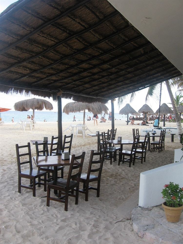 Pelicano Inn Playa del Carmen - Beachfront Hotel