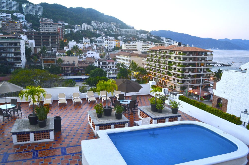 Hotel Eloisa - Near Playa de los Muertos