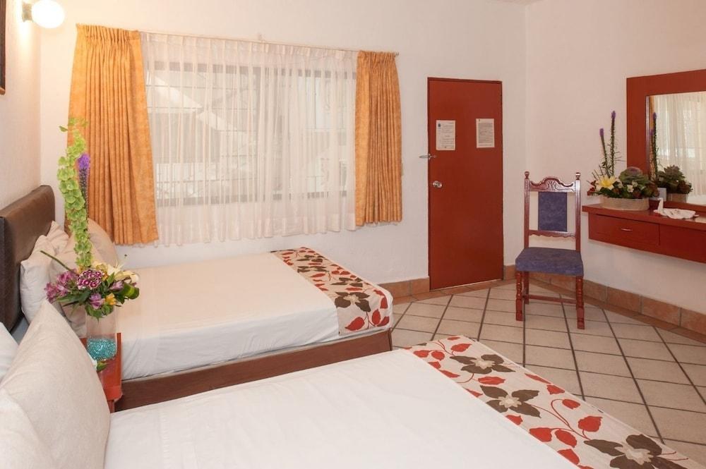 Hotel Eloisa - Near Playa de los Muertos photo 3
