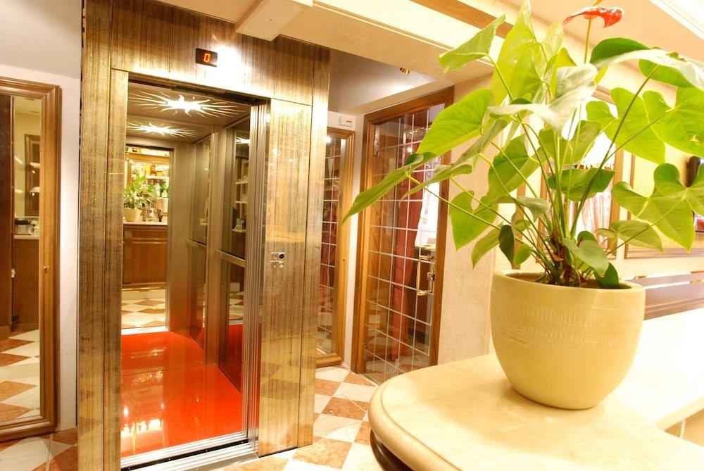 FONTANA HOTEL photo 4
