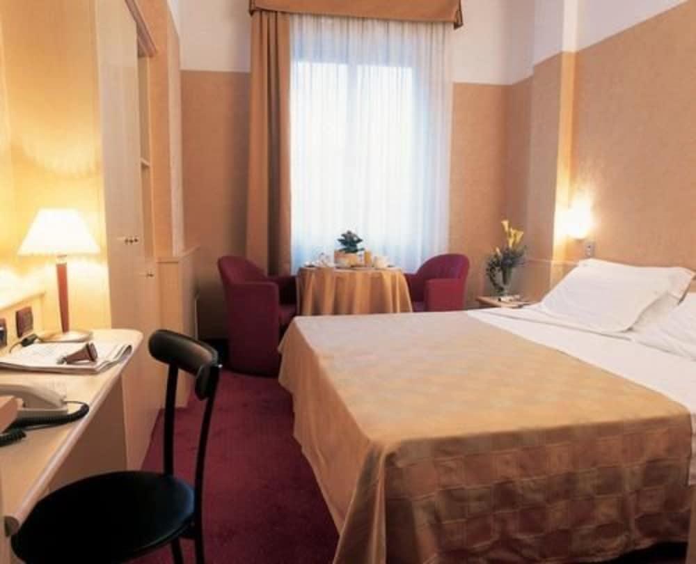 SANT AMBROEUS HOTEL photo 1