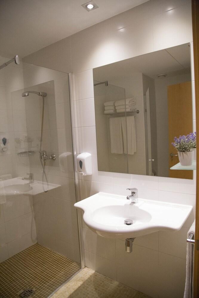 Aparthotel Aura Park Fira Barcelona photo 2