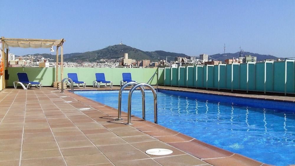 Aparthotel Aura Park Fira Barcelona photo 3