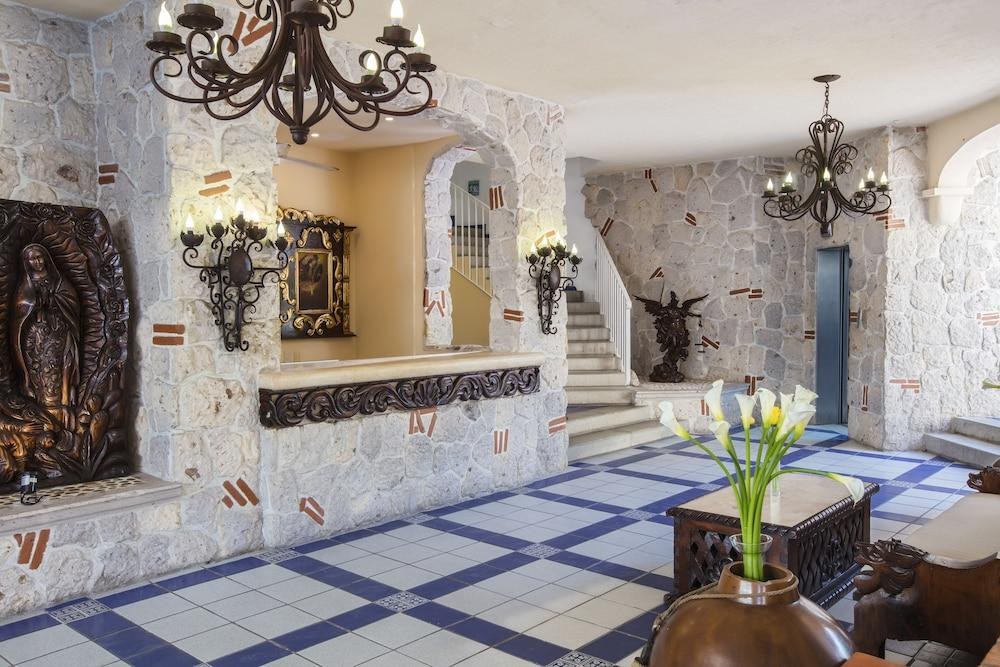Los Arcos Suites photo 2