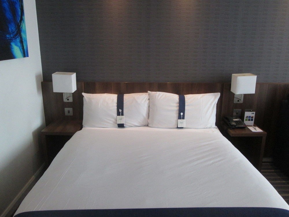 HOLIDAY INN EXPRESS CC - OXFORD ROAD photo 1