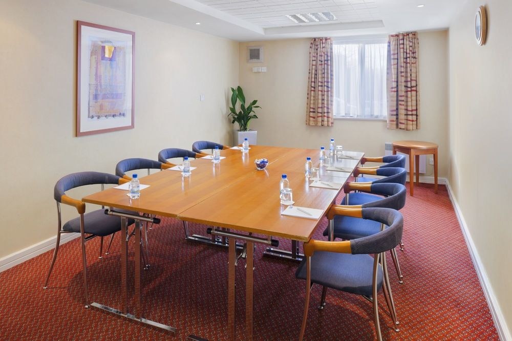 HOLIDAY INN EXPRESS KNOWSLEY photo 1