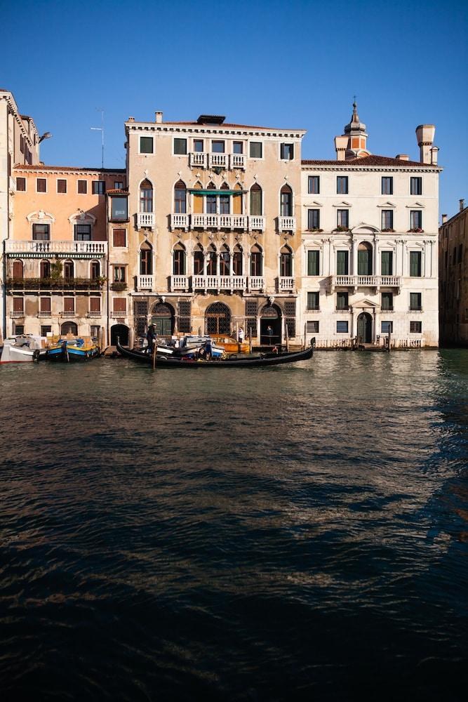 LOCANDA AI SANTI APOSTOLI photo 2