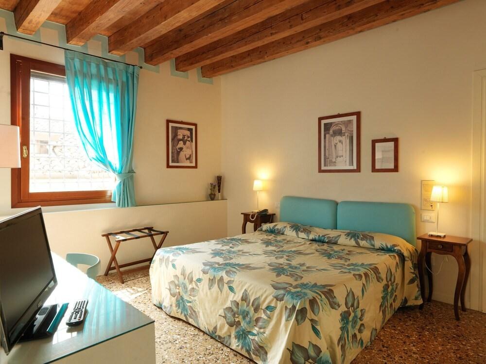 LOCANDA AI SANTI APOSTOLI photo 3