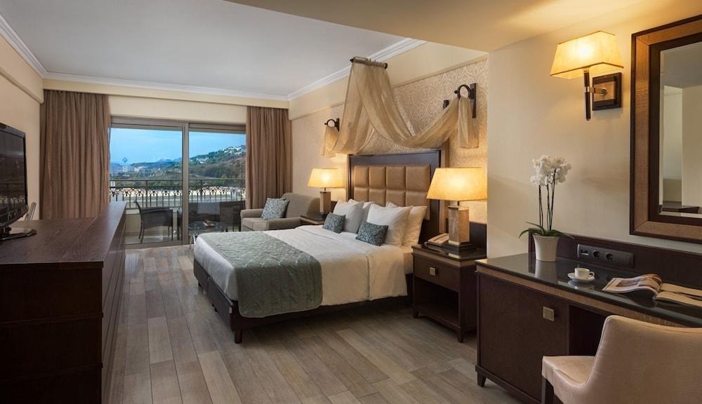 LA MARQUISE LUXURY RESORT COMPLEX photo 3