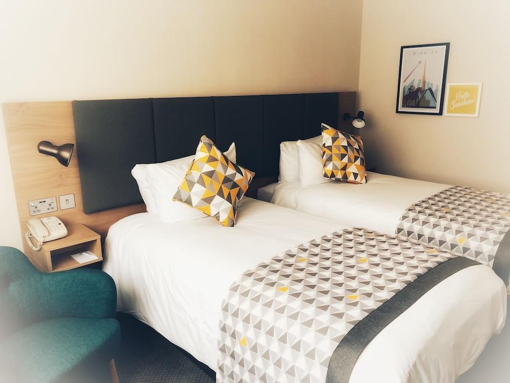HOLIDAY INN READING-SOUTH M4, JCT.11 photo 2