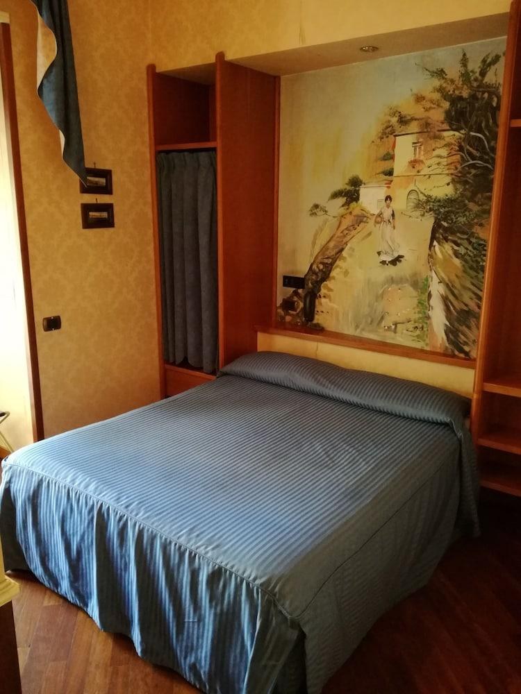 Hotel Suite Ares photo 1