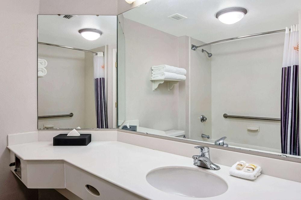 # 941 LA QUINTA INN & SUITES photo 3