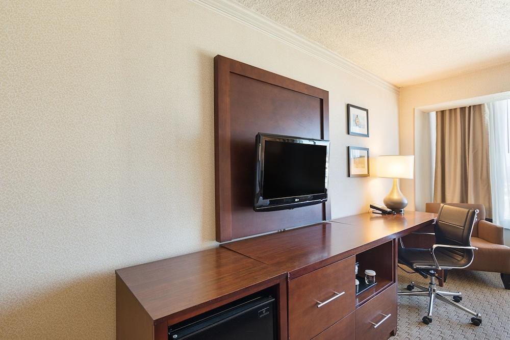 COMFORT INN BY THE BAY photo 2