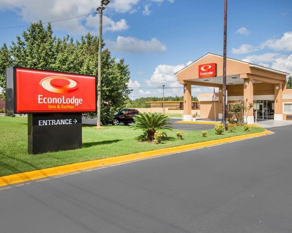 ECONO LODGE  INN & SUITES photo 2