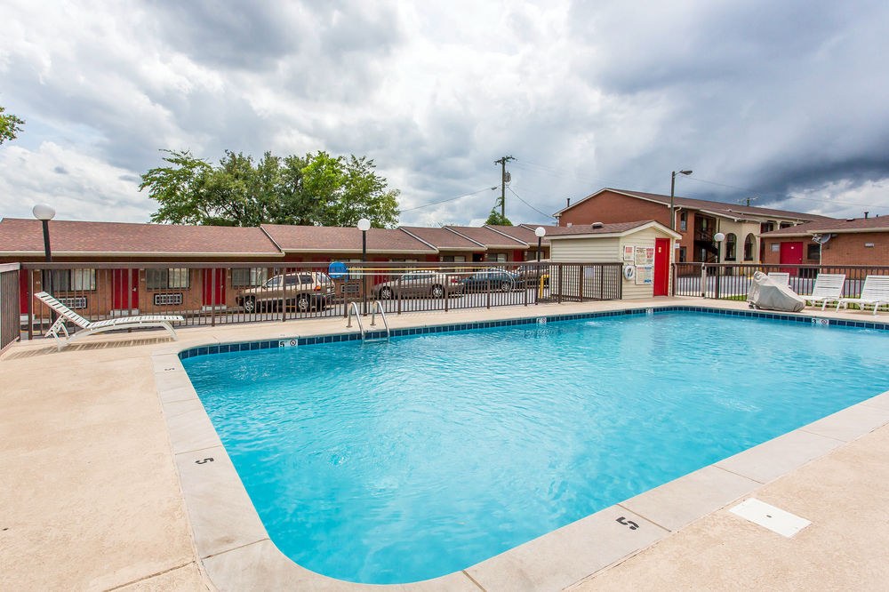 ECONO LODGE NORTH photo 1
