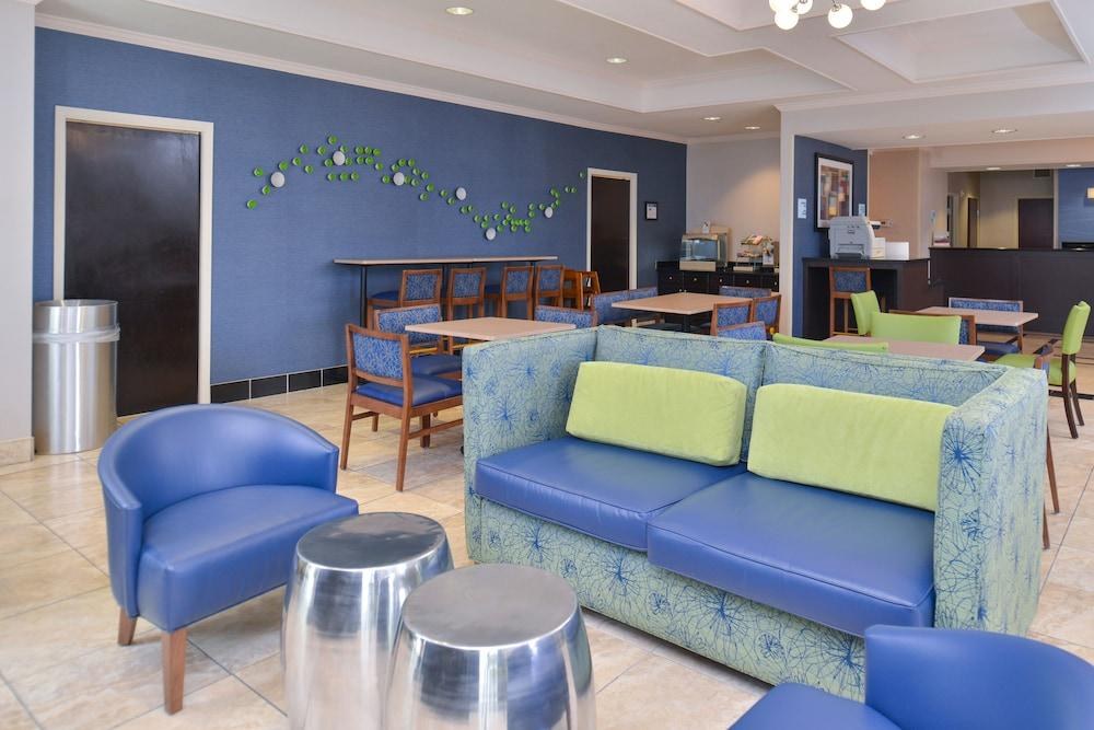 HOLIDAY INN EXPRESS & SUITES SAN ANTONIO SOUTH photo 3