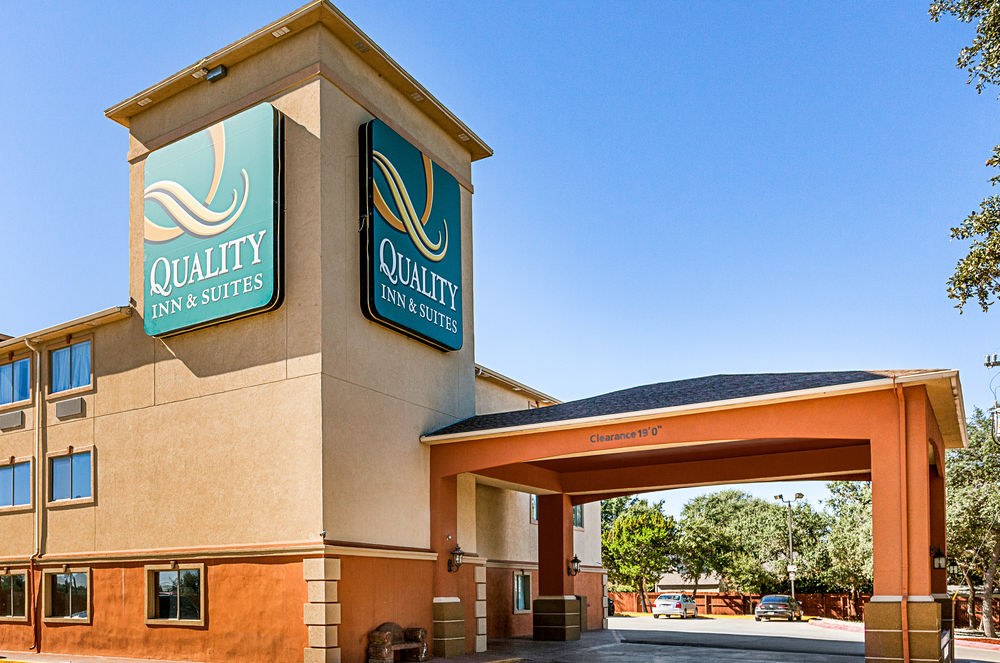 QUALITY INN & SUITES SEAWORLD NORTH photo 1