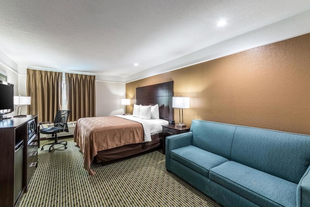 QUALITY INN & SUITES SEAWORLD NORTH photo 3