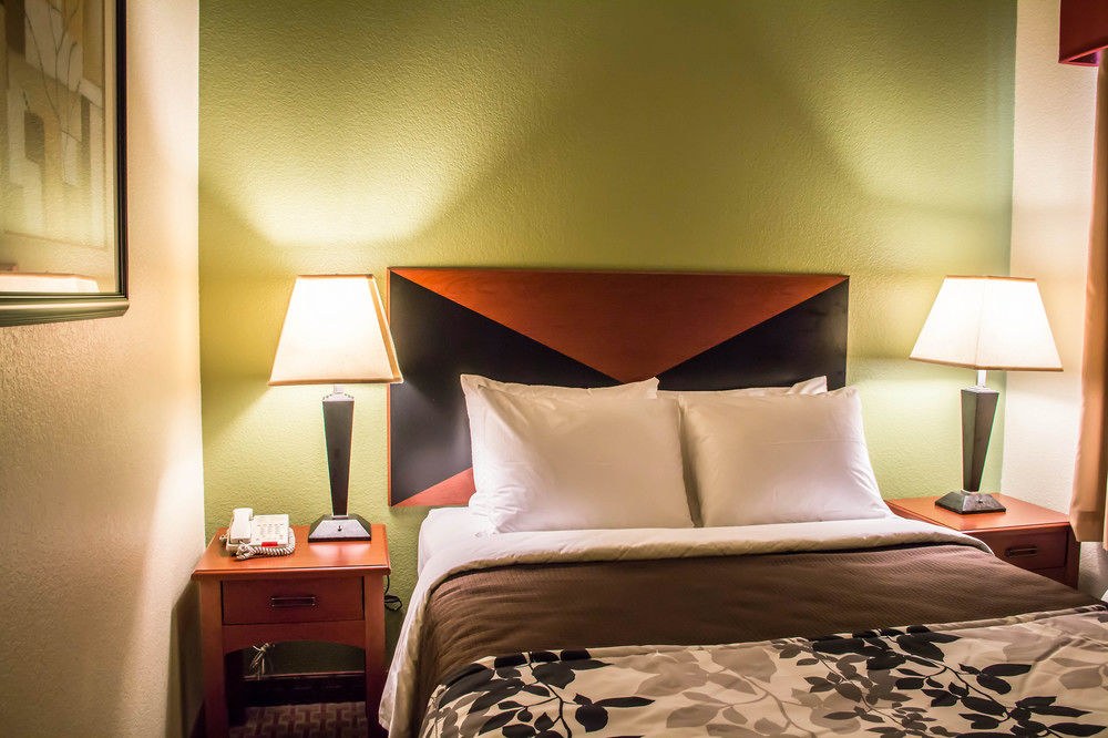 SLEEP INN & SUITES AT SIX FLAGS
