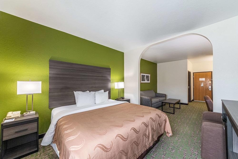 QUALITY SUITES photo 4