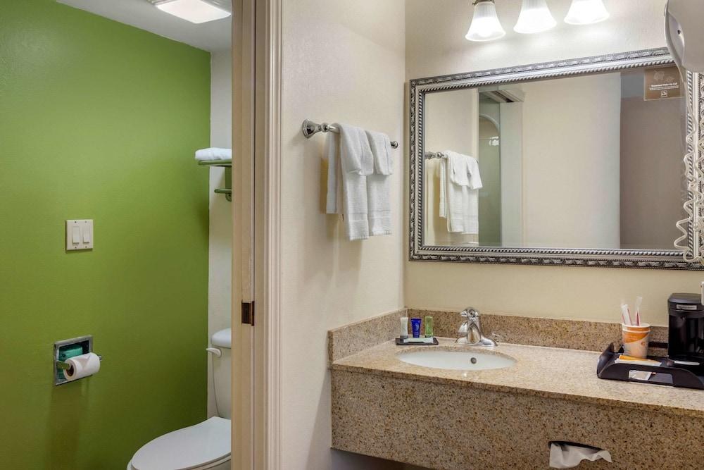 SLEEP INN NORTH photo 4