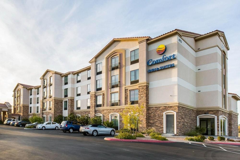 COMFORT INN & SUITES photo 3