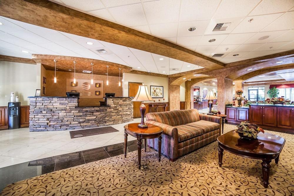 COMFORT INN & SUITES photo 4