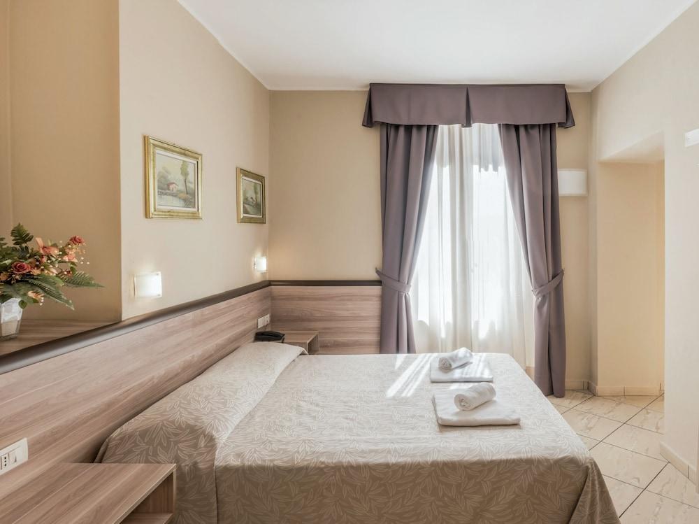HOTEL BRIANZA photo 2