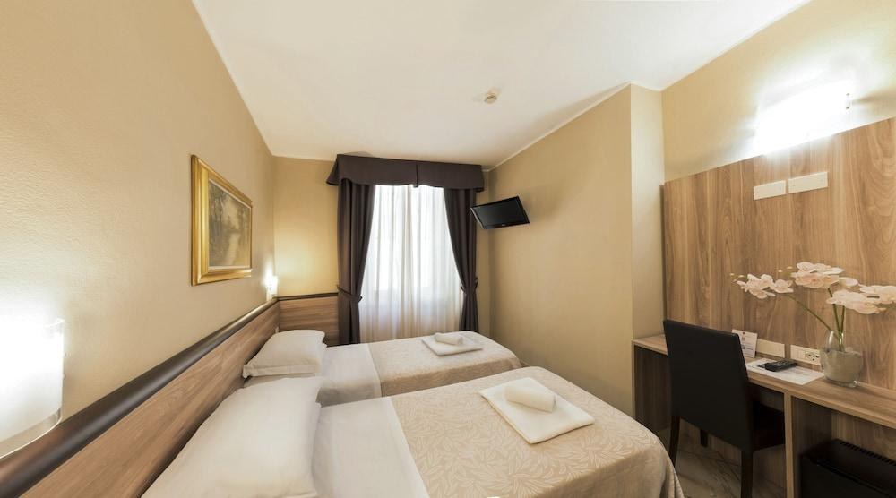 HOTEL BRIANZA photo 3
