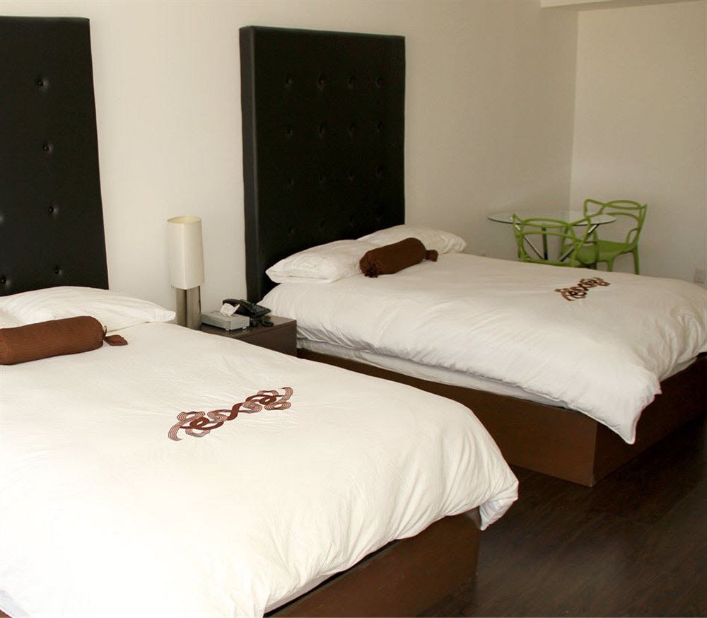 PIA SUITES photo 4