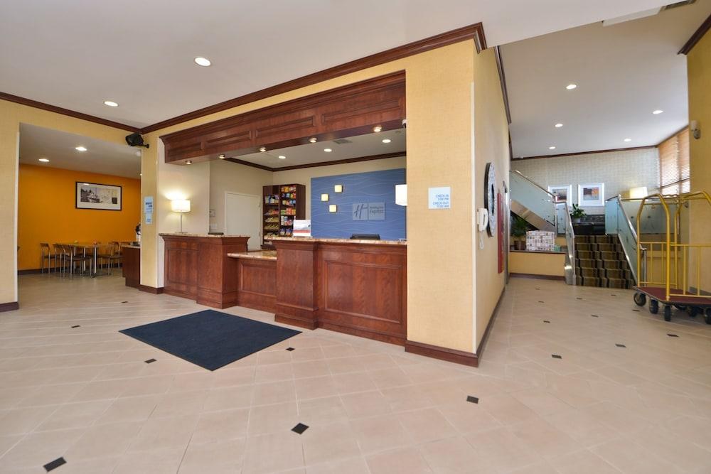 HOLIDAY INN EXPRESS LAGUARDIA ARPT photo 4