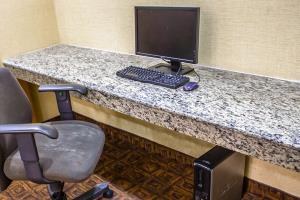TRAVELODGE BY WYNDHAM OZONE PARK photo 3